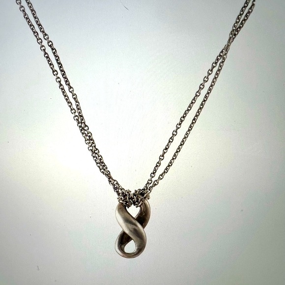 Tiffany & Co Figure 8 Necklace. - Picture 1 of 5